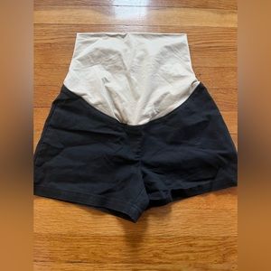 Loft maternity shorts, full panel, worn 1 time Black, size petites 4 maternity